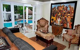 Fredericks Place Flamingo Suite